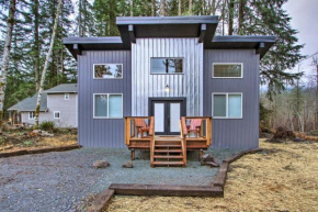 Home with Hot Tub Less Than 5 Miles to Rainier National Park